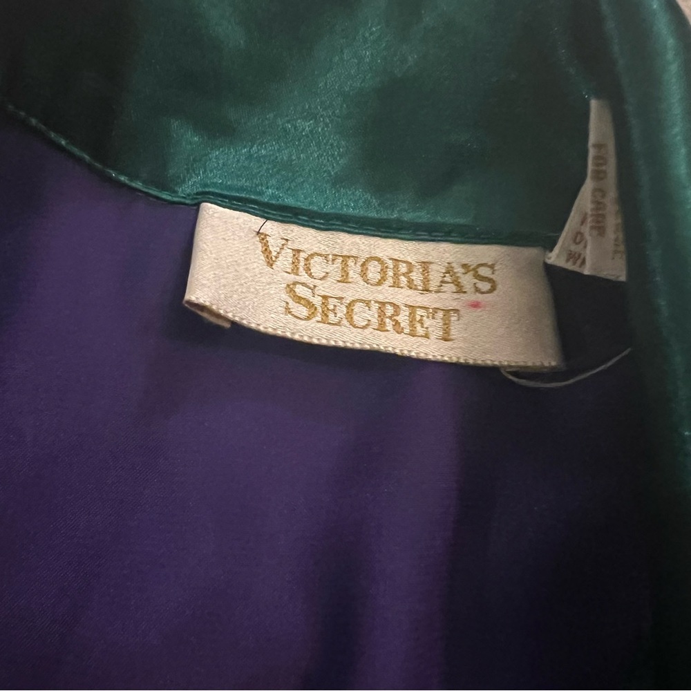 Victoria’s Secret Gold Label Nightshirt Purple/Green - Picture 2 of 5